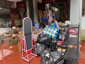 Đội ngũ công nhân Nhà sạch Hạ Long 24h đang thực hiện dịch vụ chuyển nhà trọn gói chuyên nghiệp tại Hạ Long, Quảng Ninh.
